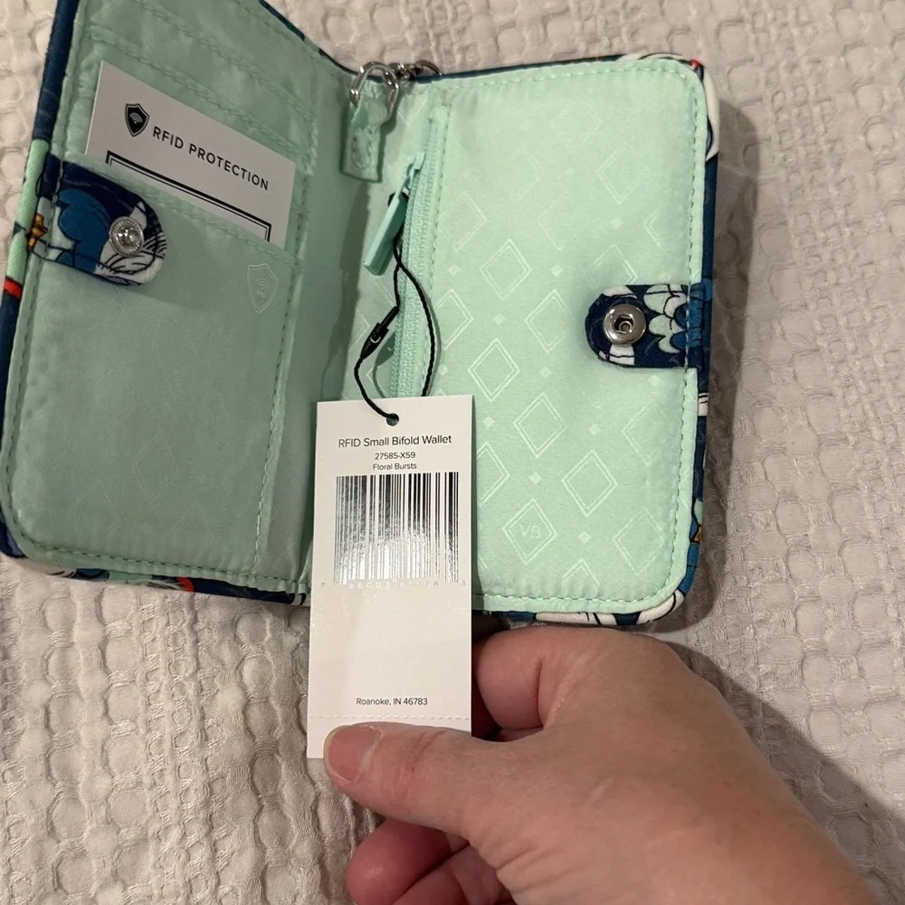 VERA BRADLEY RFID Accordion Wristlet in 